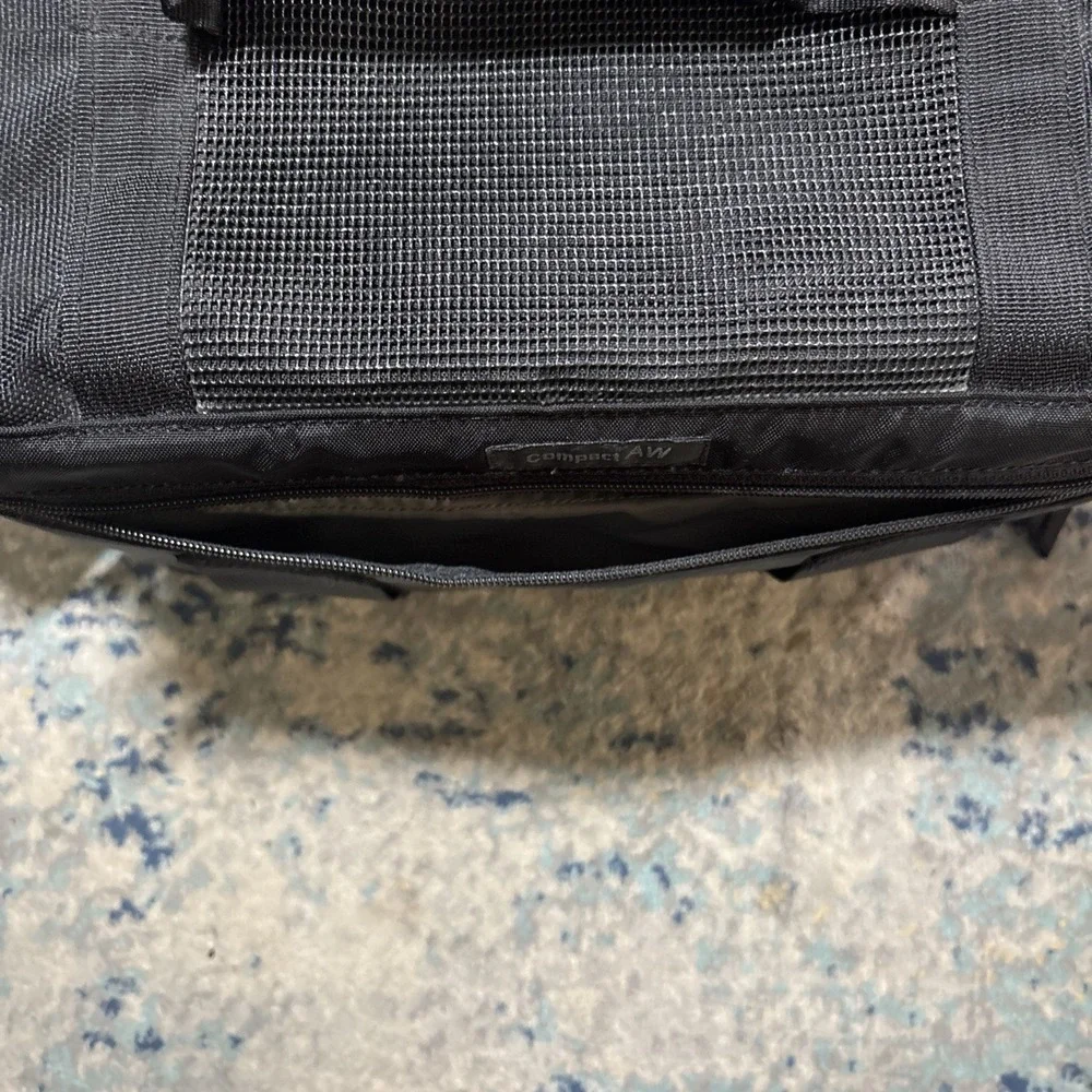Lowepro Compact AW Camera Shoulder Bag - Black Multiple Padded Pockets Great Bag